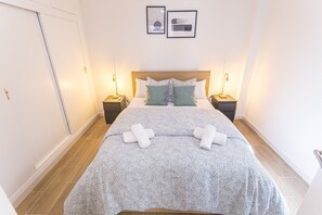 Iron/ironing board, free WiFi, bed sheets