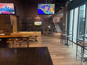 Games room - Cityscape Views at America Airline Center W/ Free Parking/ Stars, Mavs, Concerts (Dallas)