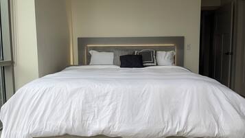 1 habitación, escritorio, tabla de planchar con plancha y wifi