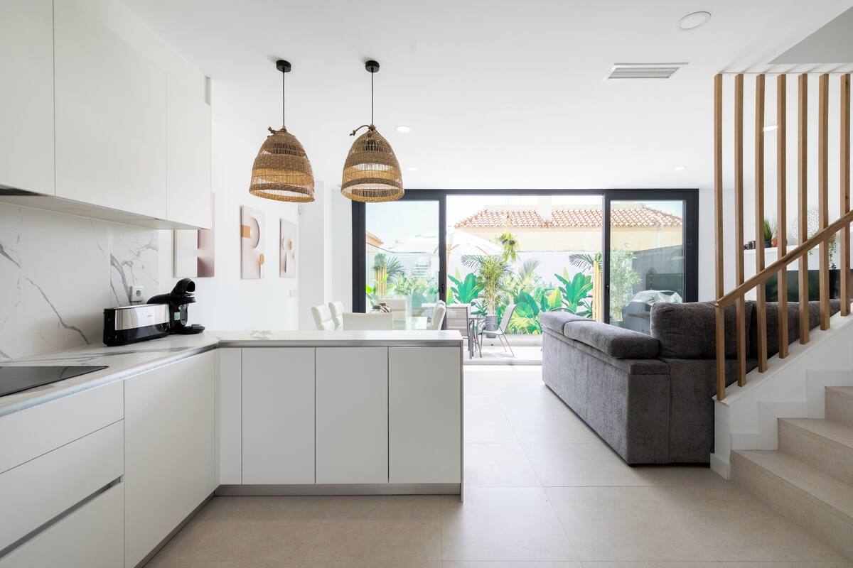 Maison en rangée Prestige, 3 chambres, piscine privée, vue sur la mer | Cuisine privée | Réfrigérateur grande capacité avec congélateur, four à micro-ondes