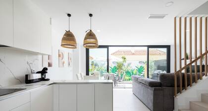 Luxury Townhouse with Pool & Ocean View
