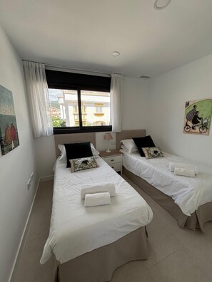 Townhouse – premium, 3 soverom, privat basseng, sjøutsikt | Skrivebord for bærbar PC, wi-fi (inkludert) og sengetøy