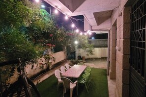 Outdoor dining - 4.5 Bhk Independent Villa for Stays GetTogether (Pune)