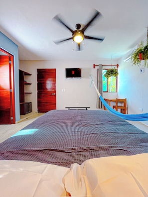 4 bedrooms, WiFi, bed sheets