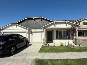 Exterior - Exquisite Living (Hermiston)