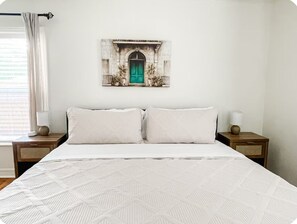3 habitaciones, tabla de planchar con plancha, wifi y ropa de cama