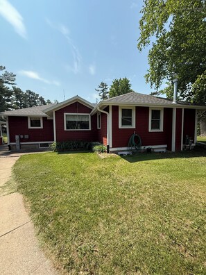 Exterior - Lakeside Getaway – Spacious 3BR/2BA Cabin (Minocqua)