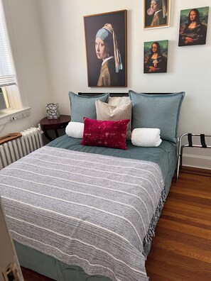 3 bedrooms, iron/ironing board, Internet, bed sheets - Ten minutes from NYC, MetLife,American dream and so much more. (North Bergen)