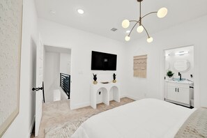 3 quartos, ferros/tábuas de passar roupa, Wi-Fi, roupa de cama