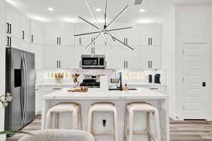 Micro-ondes, four, plaque de cuisson, lave-vaisselle