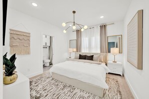 3 chambres, fer et planche à repasser, Wi-Fi, draps fournis