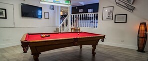 5 bars/lounges, 2 swim-up bars, beach bar