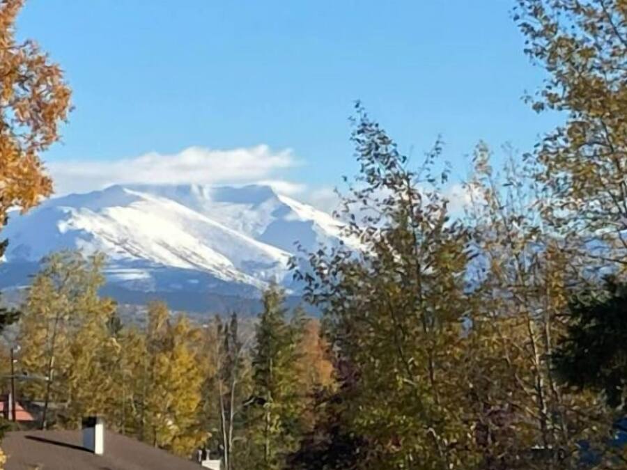 Lark #12; 3 Bedroom Apartment with Kitchen, Top Floor, Mountain Views | Terrace/patio