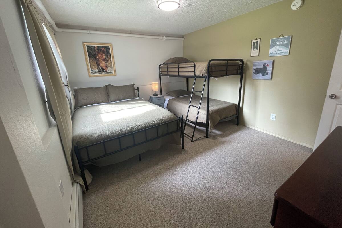 Lark St #7; Apartment with Kitchenette, Queen and Bunk Bed | Free WiFi, individually decorated, individually furnished, bed sheets