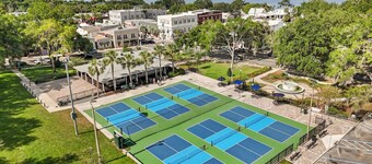 Walkable to downtown Mount Dora | Pet-Friendly