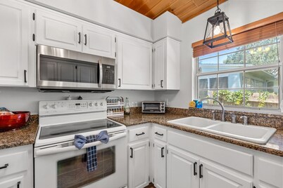 Walkable to downtown Mount Dora | Pet-Friendly