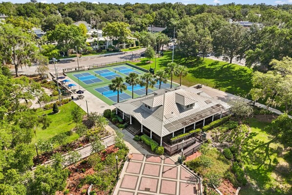 Exterior - Walkable to downtown Mount Dora | Pet-Friendly (Mount Dora)