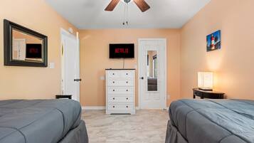 3 habitaciones, tabla de planchar con plancha, cuna de viaje y wifi