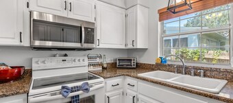 Walkable to downtown Mount Dora | Pet-Friendly