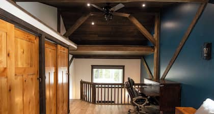 Oz Lodge: Alice Chalet -Brand new, Alaskan chic chalet!