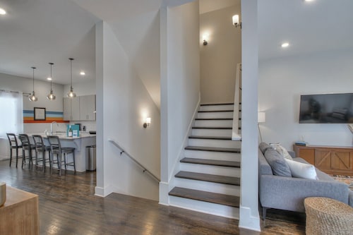 HOWDY HOUSE-MUSIC CITY NASHVILLE