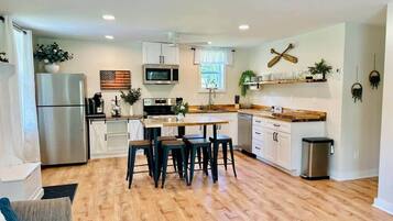 Micro-ondes, four, plaque de cuisson, lave-vaisselle