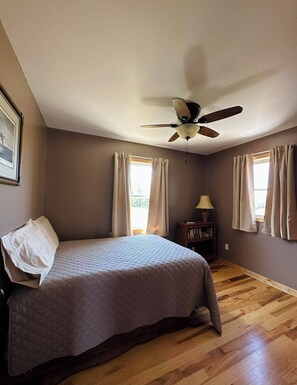 6 bedrooms, iron/ironing board, free WiFi, bed sheets