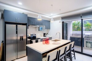 Micro-ondes, four, plaque de cuisson, lave-vaisselle