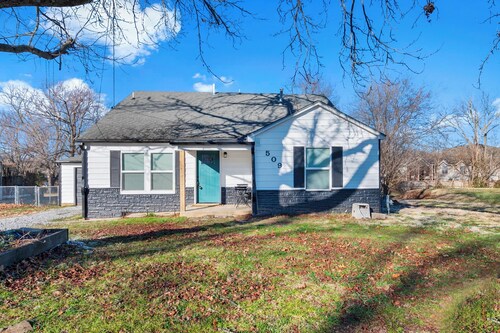Maverick House
4 Bedroom House in Siloam Springs