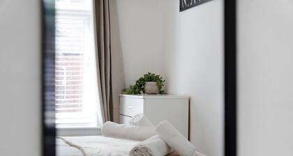 New! 2BR in Mowden terrace