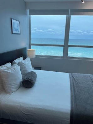 1 habitación, tabla de planchar con plancha, cuna de viaje y wifi