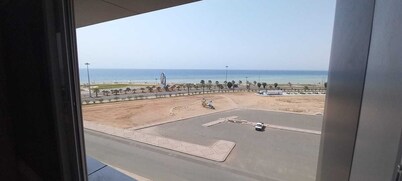  Hyatt Town 2