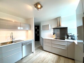 Fridge, microwave, oven, toaster - L'Évéa Rooftop (LE RELECQ KERHUON)