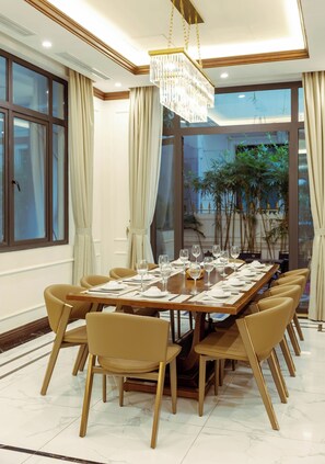 Dining - Siêu Biệt Thự Vinhome Bason - Trung tâm thành phố (Hồ Chí Minh)