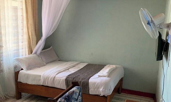 1 bedroom, iron/ironing board, WiFi, bed sheets - Torchys Lounge  Hotel in Kisumu Unit 6 (Kisumu)