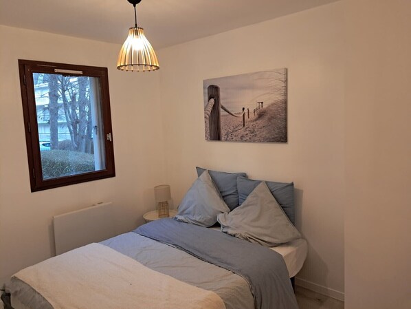 1 bedroom, bed sheets