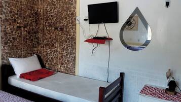 Habitación estándar, varias camas | Wifi gratis y ropa de cama