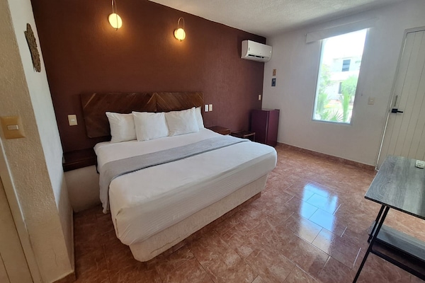 Deluxe Studio, 1 King Bed