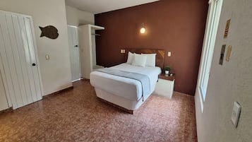 Superior-Zimmer, 1 Queen-Bett | Schreibtisch, schallisolierte Zimmer, kostenloses WLAN, Bettwäsche