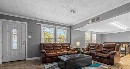 Island Bungalow Near Beach & UTMB w/ EV Charger