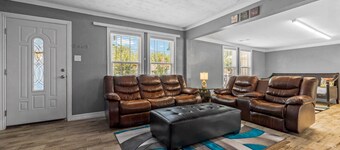 Island Bungalow Near Beach & UTMB w/ EV Charger