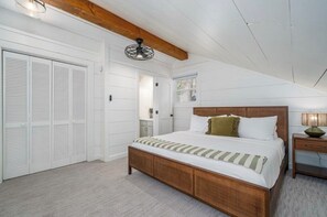 3 bedrooms, travel cot, free WiFi, bed sheets - River front,hot tub,outdoor shower,bunk room,ROCK BEACH! (Ellijay)