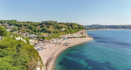Greenhill Cottage | Sea Views & Thatched Charm