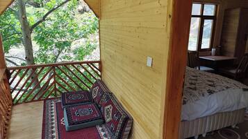 Bungalow, Balkon, Flussblick | Laptopgeeigneter Arbeitsplatz, kostenloses WLAN, Bettwäsche