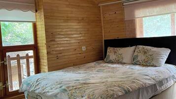 Bungalow, Balkon, Flussblick | Laptopgeeigneter Arbeitsplatz, kostenloses WLAN, Bettwäsche