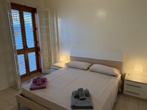 3 bedrooms, iron/ironing board, WiFi, bed sheets - LILLY'S HOUSE (SANTA CROCE CAMERINA)