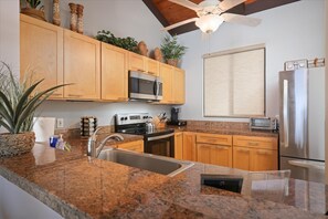 Condo, Multiple Beds (Keauhou Kona Surf & Racquet Club#3-30) | Private kitchen