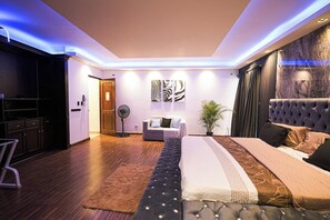 3 chambres, fer et planche à repasser, Wi-Fi, draps fournis