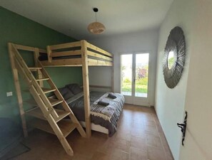 3 bedrooms, WiFi, bed sheets