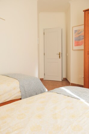 2 bedrooms, desk, iron/ironing board, free WiFi